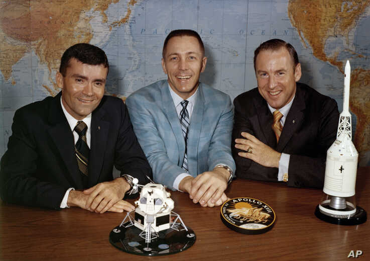ap_apollo13_crew.jpg