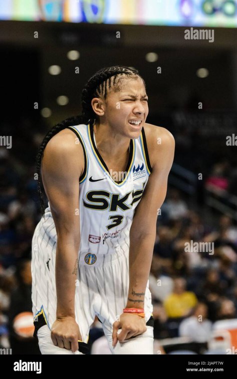 chicago-united-states-31st-may-2022-candace-parker-3-chicago-sky-makes-a-face-during-the-wnba-...jpg