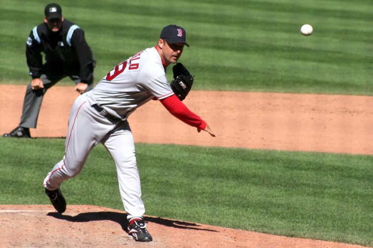 Tim_Wakefield_Pitching.jpg